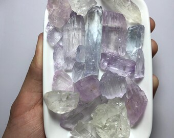 Cristal de Kunzita de Qualidade para Lapidação | Espécime de Gema Natural (206,4 g)