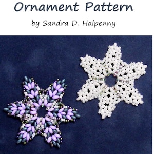 Puede incluir: Un patrón de adorno de copo de nieve con cuentas con instrucciones para el tamaño y la cantidad de cuentas, el tipo de hilo y el tamaño de la aguja de cuentas. El patrón incluye dos copos de nieve, uno en blanco y otro en morado, gris y negro.
