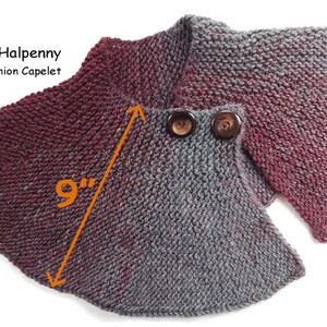 Peut inclure: Un col roul&eacute; en tricot gris et bordeaux avec deux boutons marrons. Le col roul&eacute; mesure 9 pouces de large.