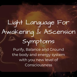 Op de afbeelding: Een digitale afbeelding met de tekst "Light Language For Awakening & Ascension Symptoms". De afbeelding toont een zijkantprofiel van een licht gezicht tegen een donkerbruine achtergrond met een gloeiend geel centrum en een sterrenrand.