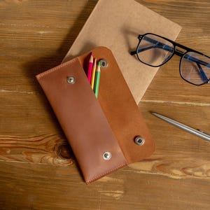 Leather pencil case, Leather pen pouch, Leather pen case, Minimalist pencil case, Gift for artist, Pencil holder for men, Pen storage case