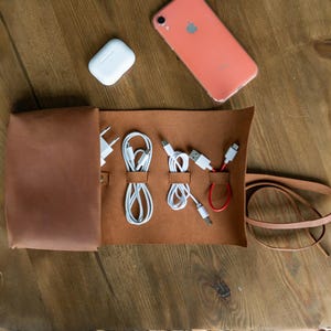 Organizzatore per cavi personalizzato, Organizzatore per dispositivi tecnologici da viaggio, Rotolo per cavi da viaggio in pelle, Borsa porta-cavi, Borsa porta-caricabatterie, Custodia per caricabatterie in pelle
