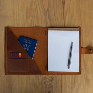 Skórzany uchwyt na notatnik, Skórzana okładka na notatnik, Skórzana okładka na dziennik, Skórzany padfolio męski, Skórzana okładka na notatnik, Spersonalizowany dziennik