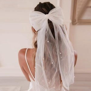 Nœud papillon de mariée avec perles | Accessoire cheveux pour future mariée | Bandeau d'enterrement de vie de jeune fille | Noeud pour cheveux de mariage