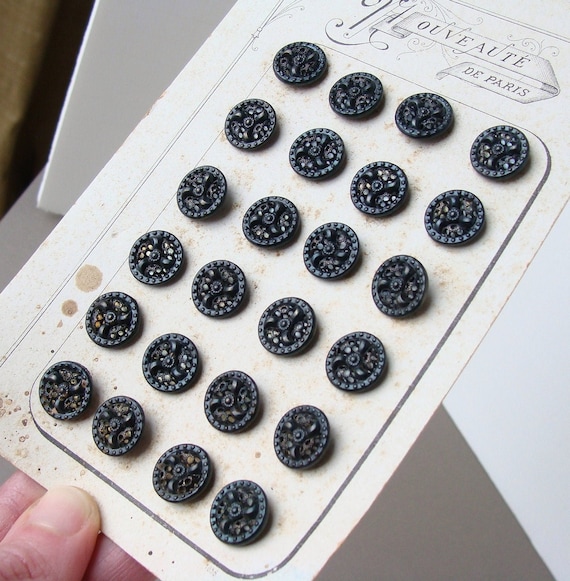 Nouveauté de Paris Card of 11 Glass Buttons Nouveauté de Paris Card of 11 Glass Buttons