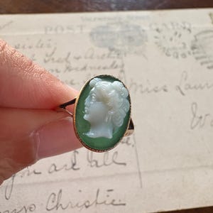Gorgeous Antique Cameo Ring in 10kt Gold and Carved Green Agate