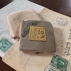 Wonderful Yardley Vintage Compact