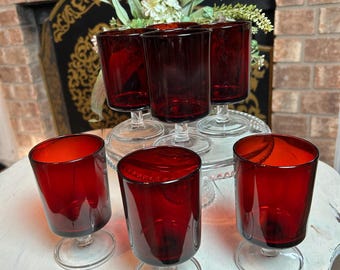 7 Grands verres à vin LUMINARC ARCOROC CAVALIER des années 1970 Rouge rubis Fabriqué en France 4,75 x 2,75 po. Moderne milieu du siècle, lot de 7