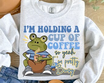 I'm holding a cup of coffee so yeah i'm pretty busy png, coffee love png, funny frog png, coffee time png, sublimate designs download