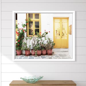 Fotografía de Grecia - Arte de pared amarillo, impresión de puerta de madera, arte de pared grande, arte de entrada, impresión de fotografía de viajes a Grecia // Patio amarillo