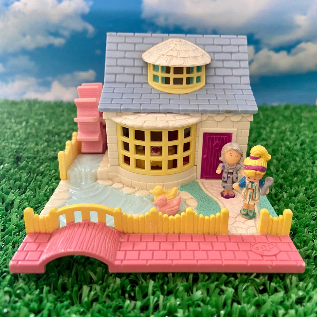 Playset Polly Pocket Pollyville Casa de Aventuras na Árvore Mattel 17 Peças