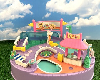 Lovely Vintage Polly Pocket Pool Party by Bluebird 1997