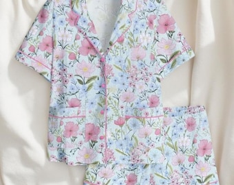 Conjunto de pijama vintage con estampado floral, ropa de estar en casa en tonos pastel suaves, pijama con flores pastel, regalo de ropa de estar suave para ella.