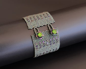 Metallic Green and Purple Iris Woven Bracelet with Peridot Crystal Button and Loop Clasps. Textured Beadwoven Cuff Bracelet S-480