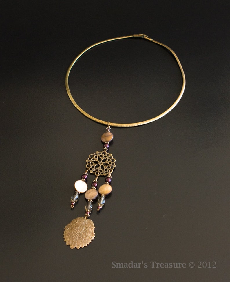 Bronze Necklace with Filigree Elements, Purple Pearls and Khaki Drop Beads Pendant. Flat Snake Boho Necklace Native American Style. S95 imagem 1