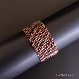 Beaded Bracelet with Colorful Enamel Button Clasp in Peach, Bronze, Ink Blue and Red. Wide Diagonal Multicolor Beadwoven Cuff Bracelet S-498 imagem 2