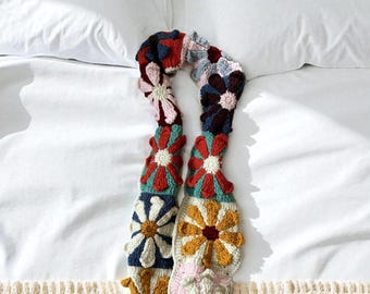 Sciarpa a fiori all'uncinetto fatta a mano: scialle quadrato Boho Grandma