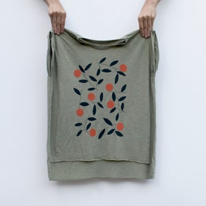 Women&#39;s Loose Fit Flowy Top, Summer Fashion Gift for Her, Mandarin Orange Tree Screen Print T-shirt, Foodie Shirt
