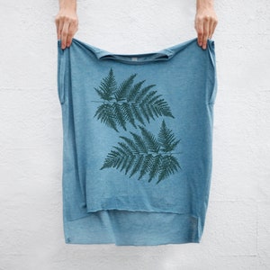Boho Forest Fern Botanical Print Top for Women: Loose Fit Feminine Flowy Yoga Muscle T-Shirt in Teal