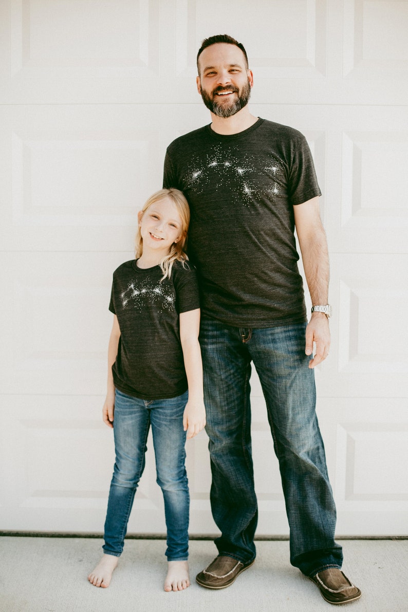 Big und Little Dipper Familien T-Shirts, Shirts für Papa, Herren Kleidung Geschenk, Passende Himmlische Shirts für Papa und Tochter, Passende Outfits für Vater und Sohn Bild 5