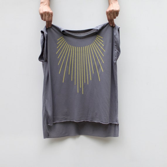 Sun Salutation Muscle Tee, Flowy Gray Yoga T-Shirt