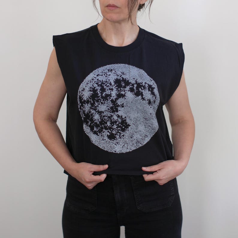 Full Moon Heavyweight Cotton Crop Muscle Tank, Minimalist Hand Screen-printed Women's Tops 画像 9