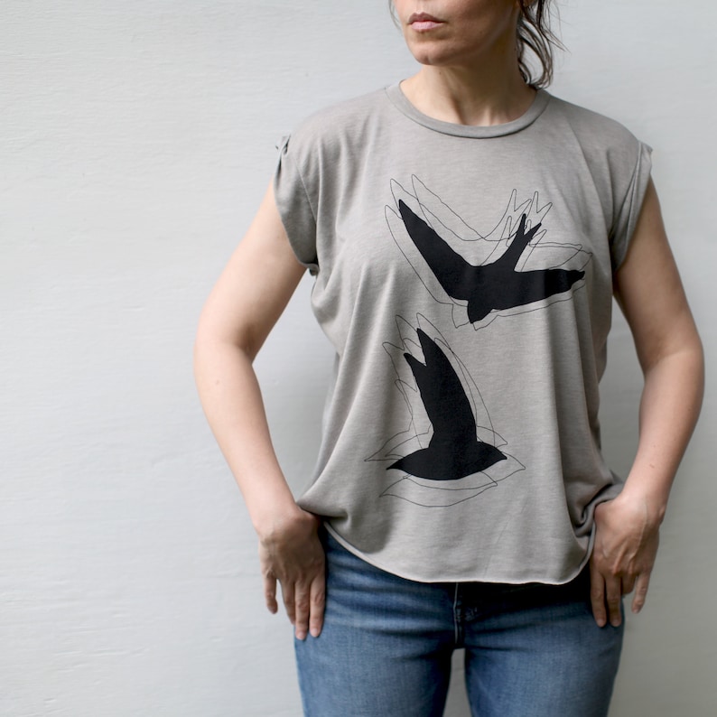 Women's Birding T-shirt Bird Lover Screen Print Shirt, Warm Beige Fall Clothing, Loose Fit Flowy Top, Boxy Muscle Tee with Hi-Low Hem image 4