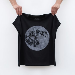 Hand-printed Full Moon Boxy Tee in Black, Celestial Fall Fashion Gift for Her