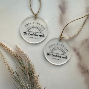 Bijbelvers autobedel, Psalm 118:24, hangend autoornament, inspirerende christelijke autobedel, hangende bedel getrouwe achteruitkijkspiegel, Jezus houdt van