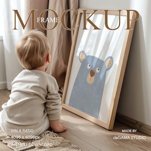 Kinderzimmer Rahmen Mockup mit Baby, DIN A Bilderrahmen Mockup mit Kind, Kinder Poster Mock Up für Wand Kunst, Digital Prints Mockup, PSD Photoshop