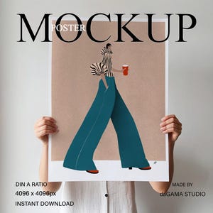 Maqueta de póster con persona, Hombre sosteniendo un póster en un interior minimalista, DIN Un póster simple para obras de arte e impresión, Hombre detrás de una maqueta de póster