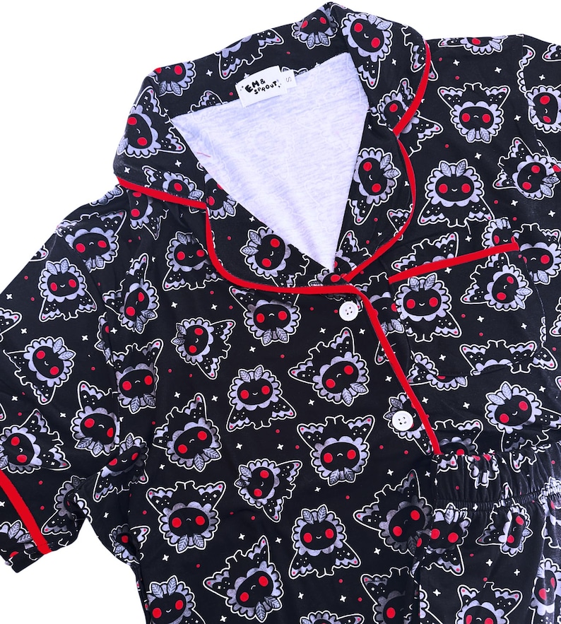 Mothman Pyjamas med knappar och shorts och topp bild 1