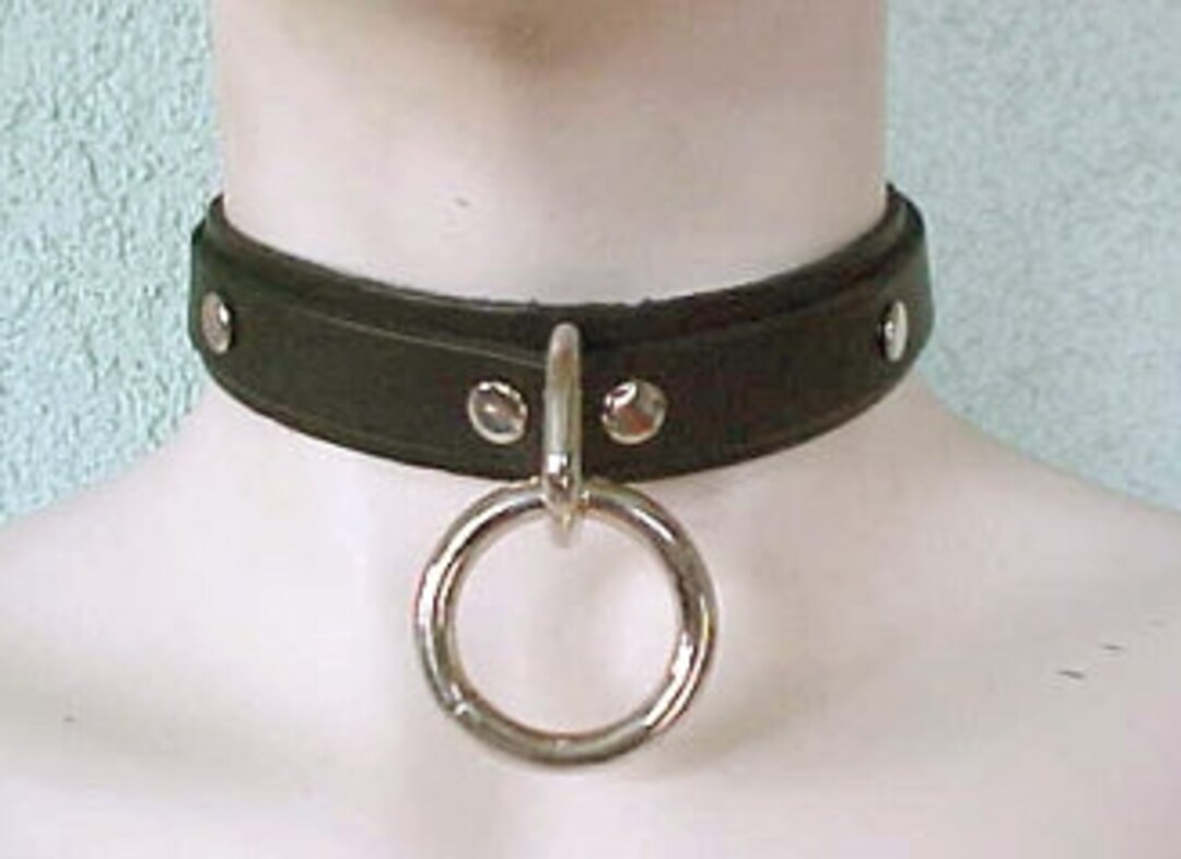 Black Leather Locking Collar Choker With One Ring and A Locking Buckle