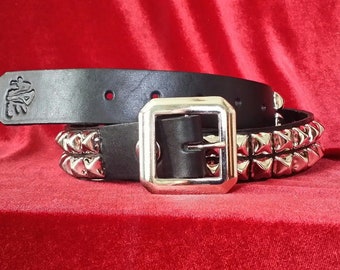 Cinturón piramidal de dos hileras de cuero negro de Ape Leather