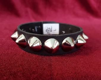Single Row Cone Stud Wristband