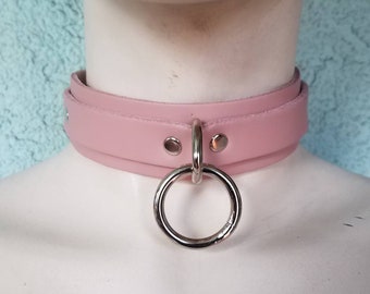 Roze lederen halsband choker, met één zware vernikkelde 0-ring en D-ring