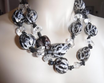 KuKui Hawaii Lei Necklace Black and White Nut Ice Glass Necklace Costume Jewelry Unique