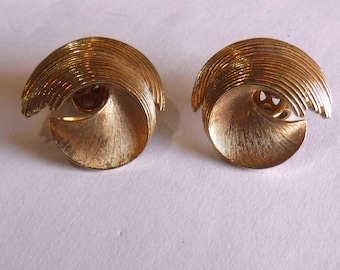 Crown Trifari Brushed Gold Tone Swirl Earrings Vintage Designer Costume Jewelry