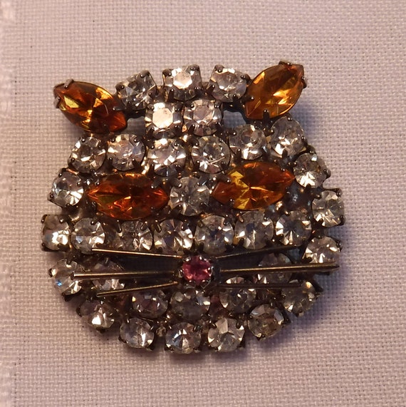 Rhinestone Cat Face Brooch Costume Jewelry Pin So… - image 1