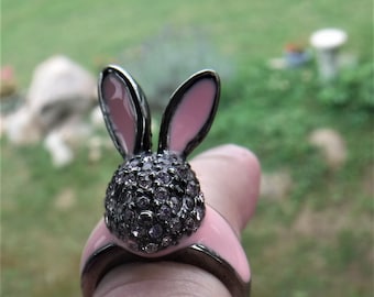 Anillo de conejo esmaltado con diamantes de imitación rosas, adorable bisutería, anillo de conejo con engaste de metal, talla 6.5