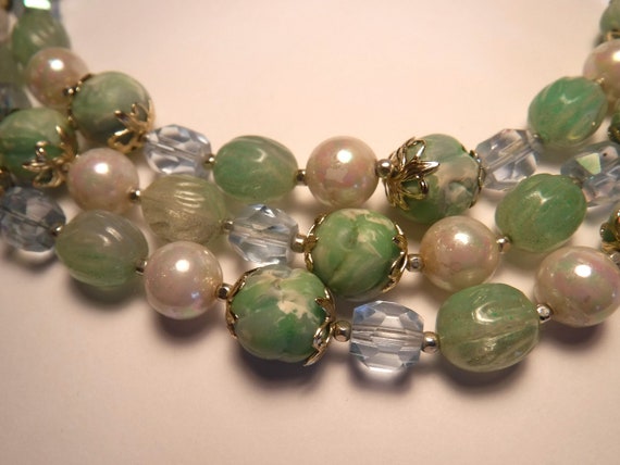 Mid Century Triple Strand Beaded Necklace Mint Gr… - image 8