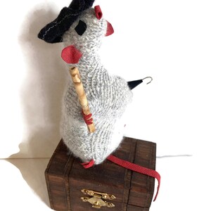 The Pirate Rat and His Treasure Chest image 8