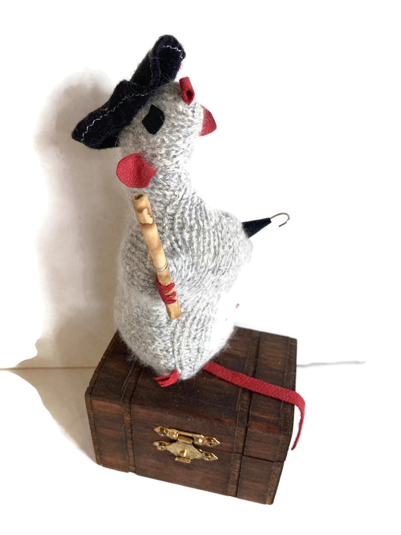 The Pirate Rat and His Treasure Chest image 8