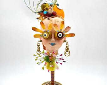 L'oiseau qui rêvait de devenir une reine, assemblage de pots de fleurs, sculpture