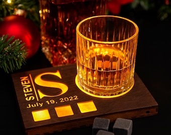Custom Whiskey Gift Set – Bourbon Rocks Glass on Wood Tray, Groomsmen or Christmas Gift for Men, Personalized Barware, Unique Present