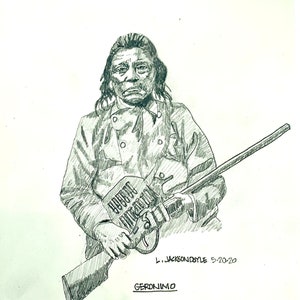 Op de afbeelding: Een potloodtekening van Geronimo, een Apache-leider, die een geweer vasthoudt. De tekening is gesigneerd met "L. Jackson Doyle 5-20-20".