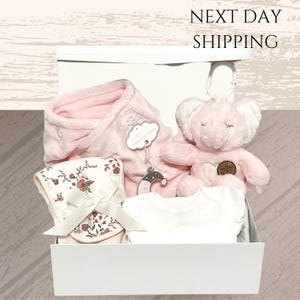 Newborn Baby Gift Set Personalized Baby Shower Present Customizable Essentials Gender Neutral 0-3 Month Keepsake Box New Parent First Time