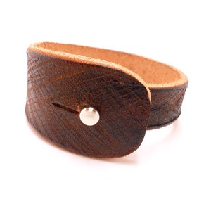 Handmade Brown Minimalist Leather Bracelet: Unisex Cowhide Wristband