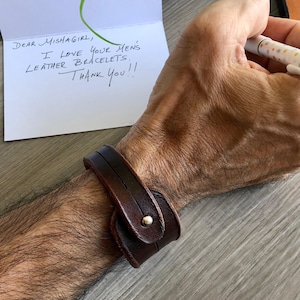 Handcrafted Brown Leather Bracelet: Minimalist Men&#39;s Wristband