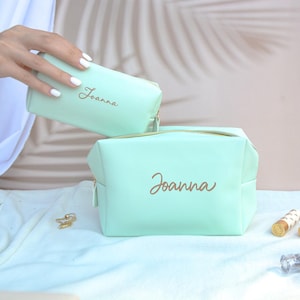 Personalized Bridesmaid Makeup Bag – Custom Name Leather Cosmetic Pouch – Travel Toiletry Bag – Bridesmaid Proposal Gift, Wedding Party Gift
